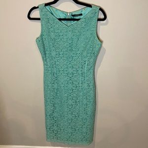 Tahari Sleeveless V-Neck Lace Fitted Dress - size 0